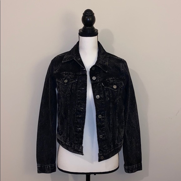 Trucker in intergalactic jacket - Picture 2 of 3